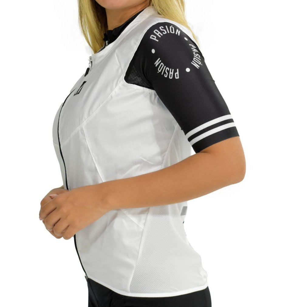 Vest / Windbreaker sisa Lady Ref: Sisa White