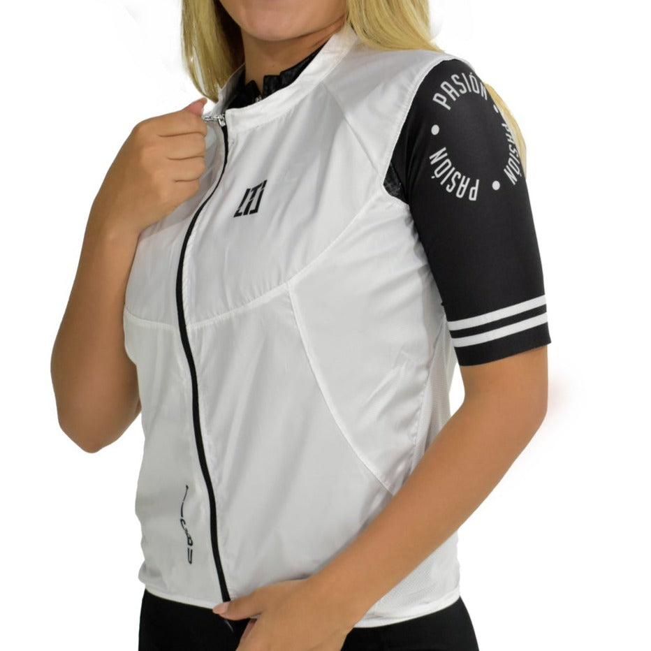 Vest / Windbreaker sisa Lady Ref: Sisa White